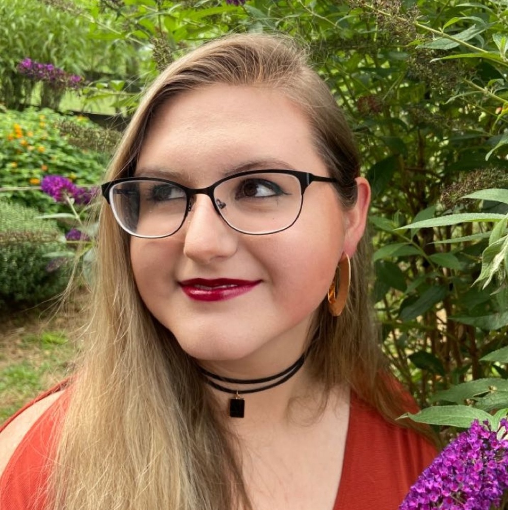 Meet your Posher, Olivia